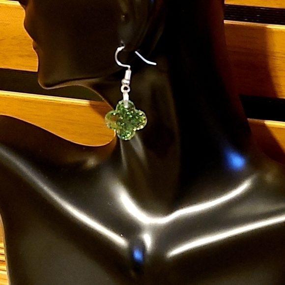 RESIN clover earings - Picture 1 of 1